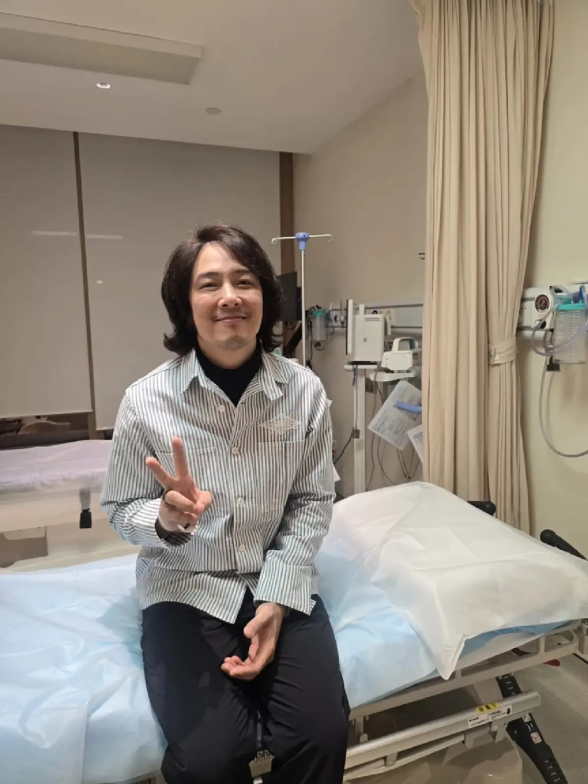 นักร้องดัง อัปเดตอาการล่าสุด เปิดสาเหตุวูบล้มกระแทกพื้น