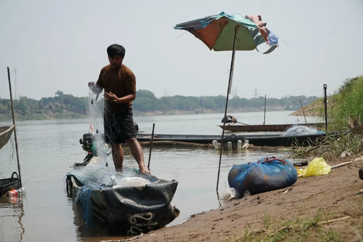 น้ำมันพุ่งลิตรละ 40! ชาวประมงหนองคายอ่วม แบกต้นทุนพุ่งวันละ 300