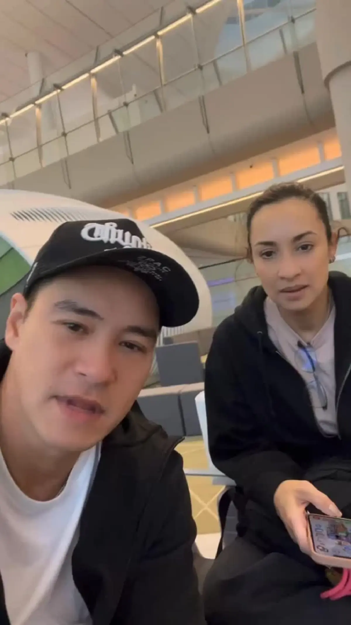 เจอเต็มๆ"ปีเตอร์-แคทรียา"วิ่งหนีจรวดวุ่น ระทึกสนามบินอาบูดาบี