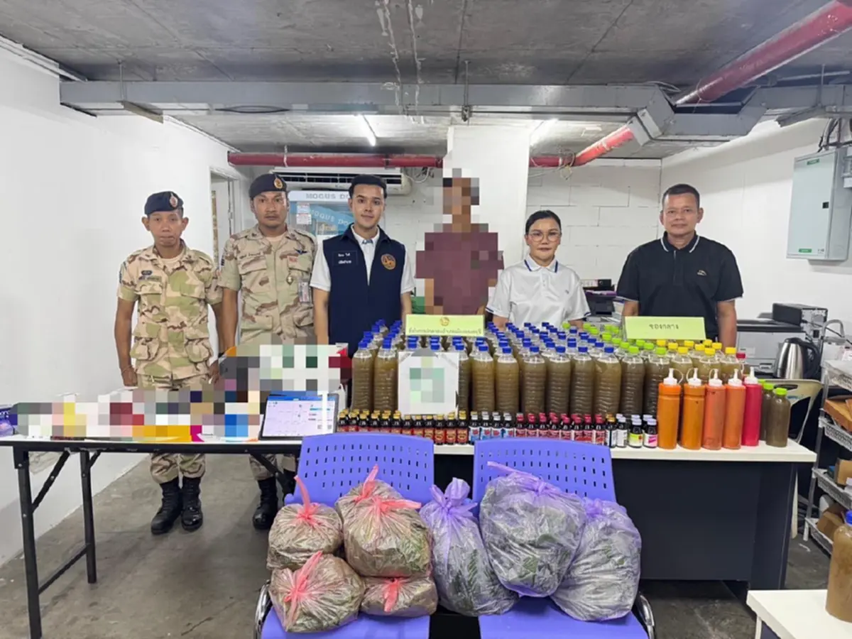 บุกจับร้านลอบขาย น้ำกระท่อม–บุหรี่–ยา กลางเมืองนนท์ ไร้ใบอนุญาต