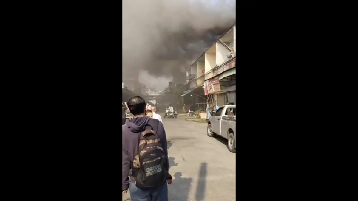 ระทึกเชียงใหม่! ไฟไหม้ตึกแถวใกล้ขนส่งช้างเผือก วอด 6 คูหา