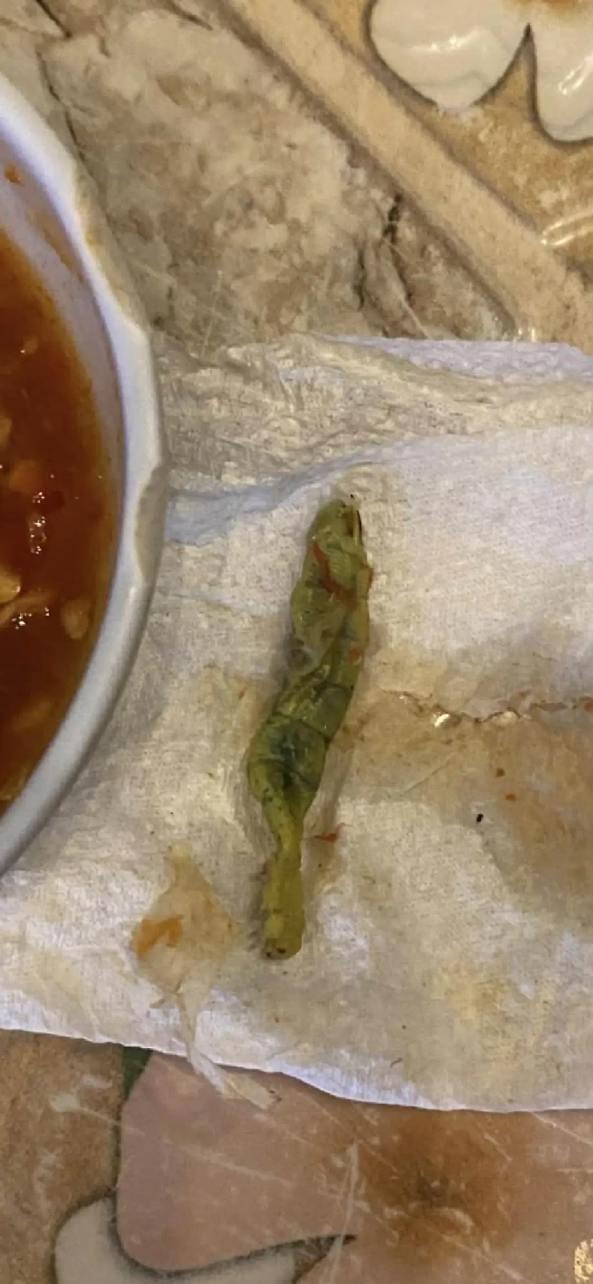 เดือด ลูกค้ารับไม่ได้ เจอหนอนในผักหมูกระทะ ร้านรีบชี้แจงทันควัน