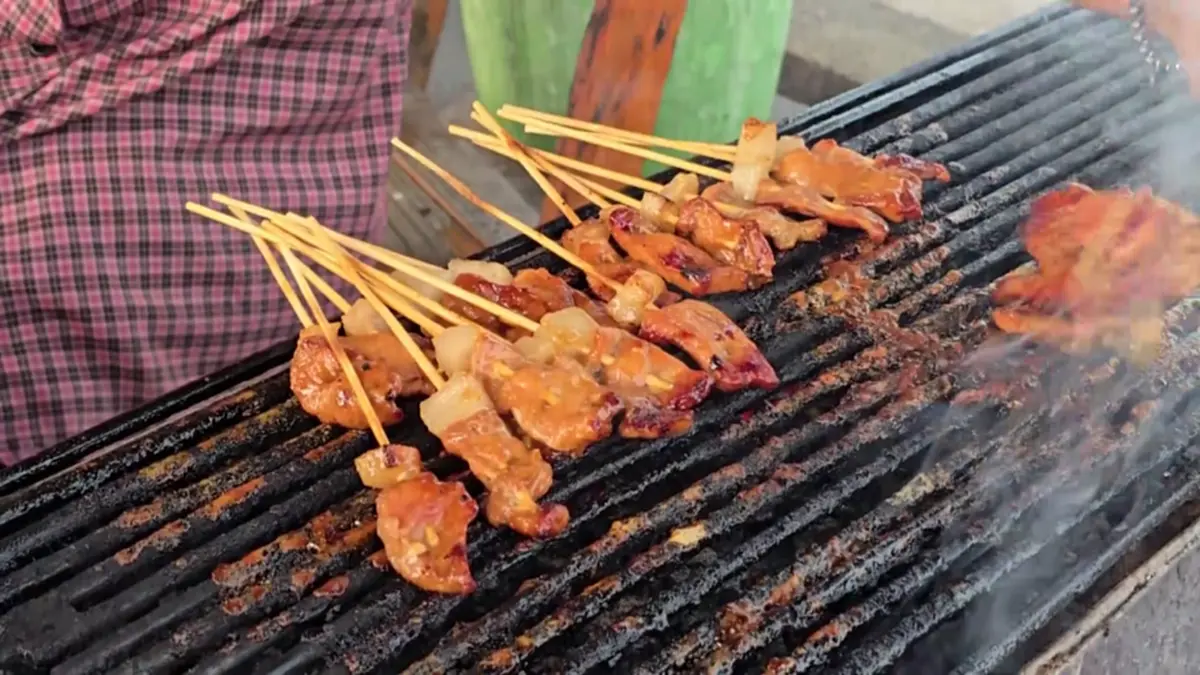 สู้เพื่อลูกค้า! หมูปิ้ง ไม้ละ 2 บาท ยันไม่ขึ้นราคาแม้ต้นทุนพุ่ง