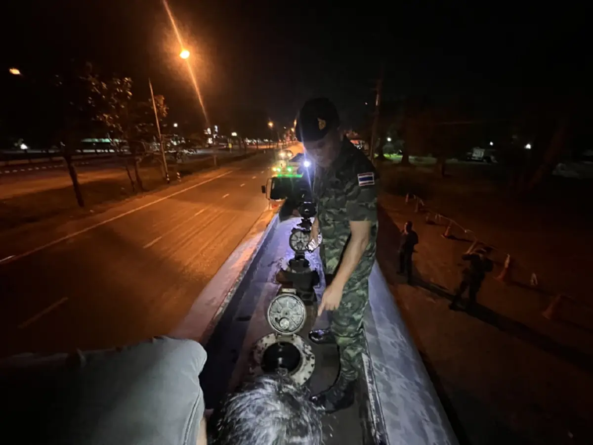 ทภ.4 จับน้ำมันเถื่อนสุราษฎร์ฯ 1.5 หมื่นลิตร ไร้เอกสารสำแดง