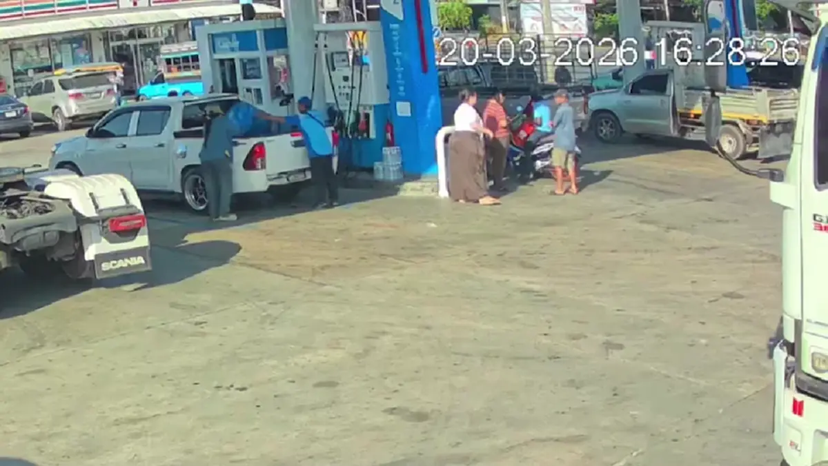 กระบะหลอกเติมดีเซล 100 ลิตรแล้วหนีลอยนวล ทิ้งภาระให้เด็กปั๊ม