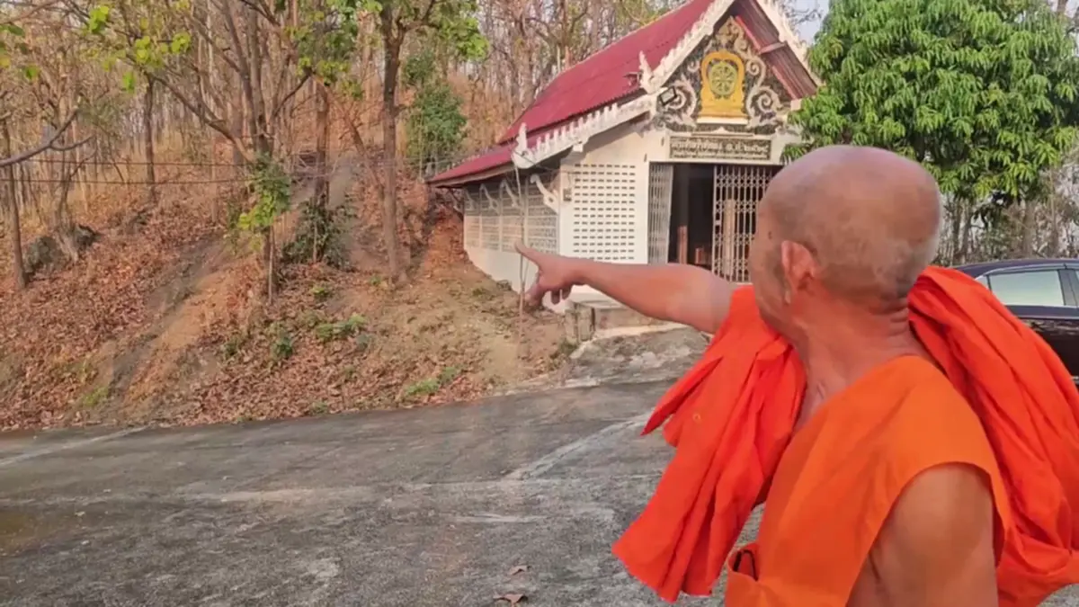 หลวงพ่อหนักใจ! ชาวบ้านเผาป่าหาผักหวาน ทำดอยม่วงคำวอด 60 ไร่