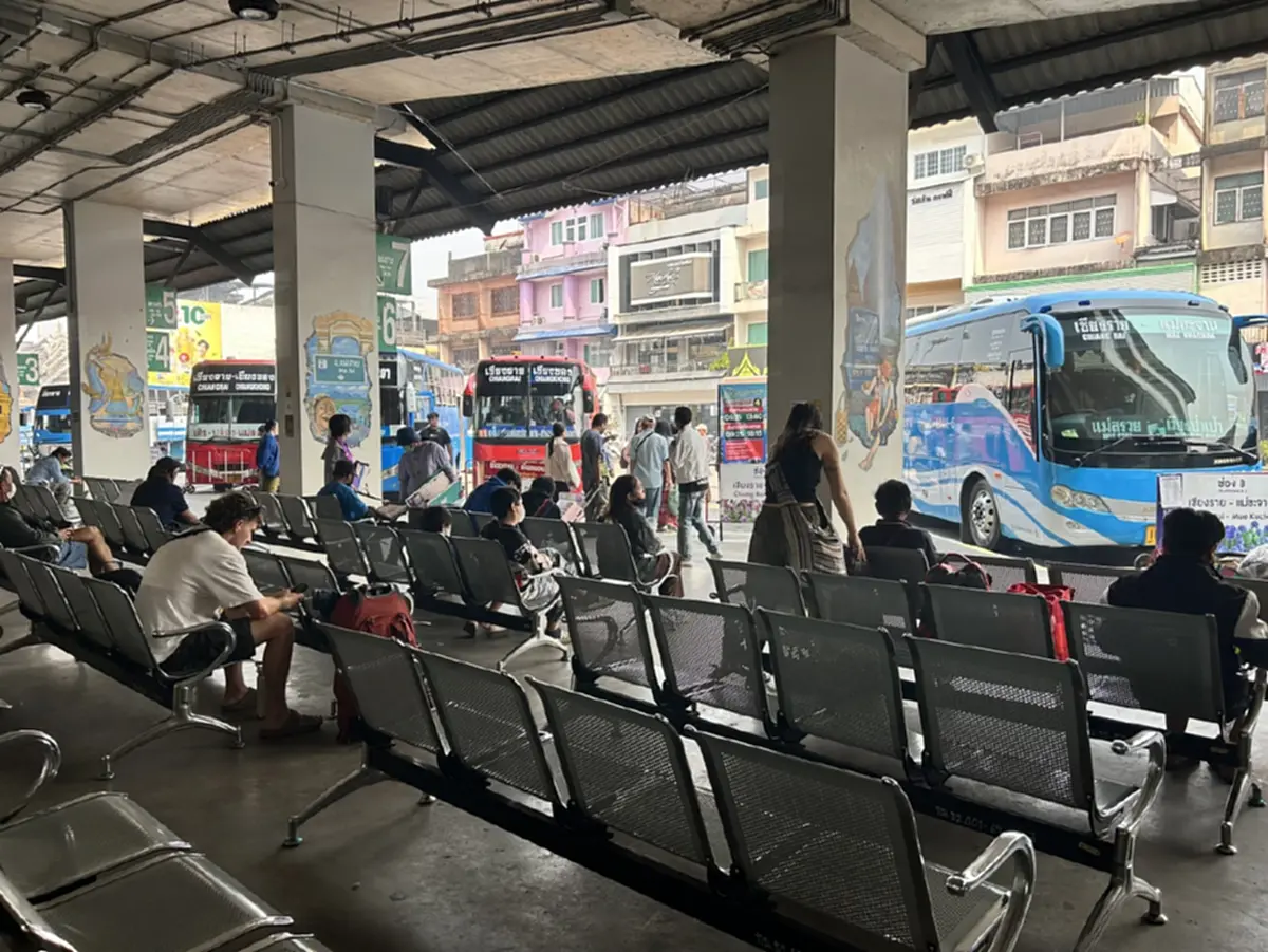 วิกฤตน้ำมันเชียงราย รถโดยสารบางสายจำใจหยุดวิ่ง กระทบการเดินทาง