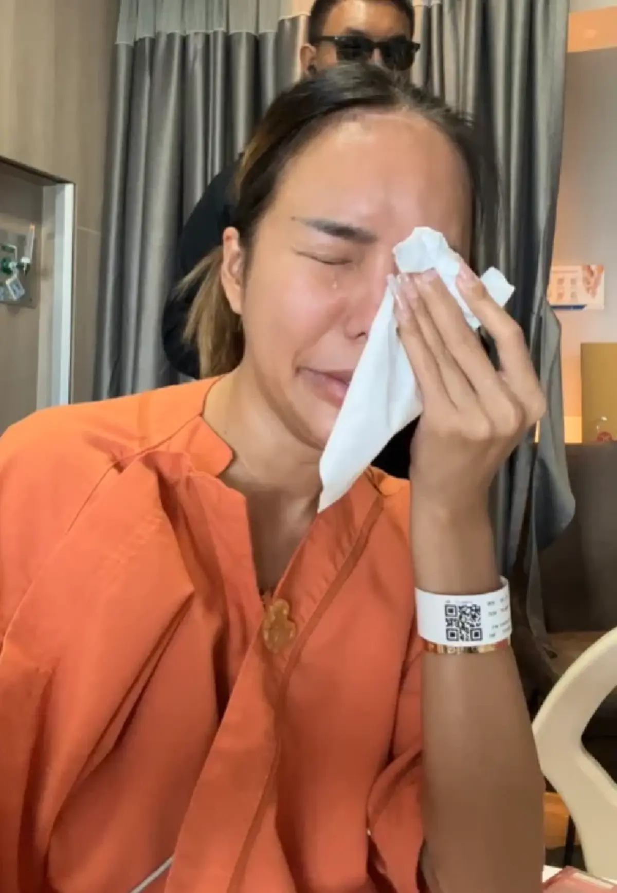 "แม่ตั๊ก" ปล่อยคลิปเดือด "ป๋าเบียร์" ชี้หน้าสบถแรงใส่เมีย - แม่ยาย