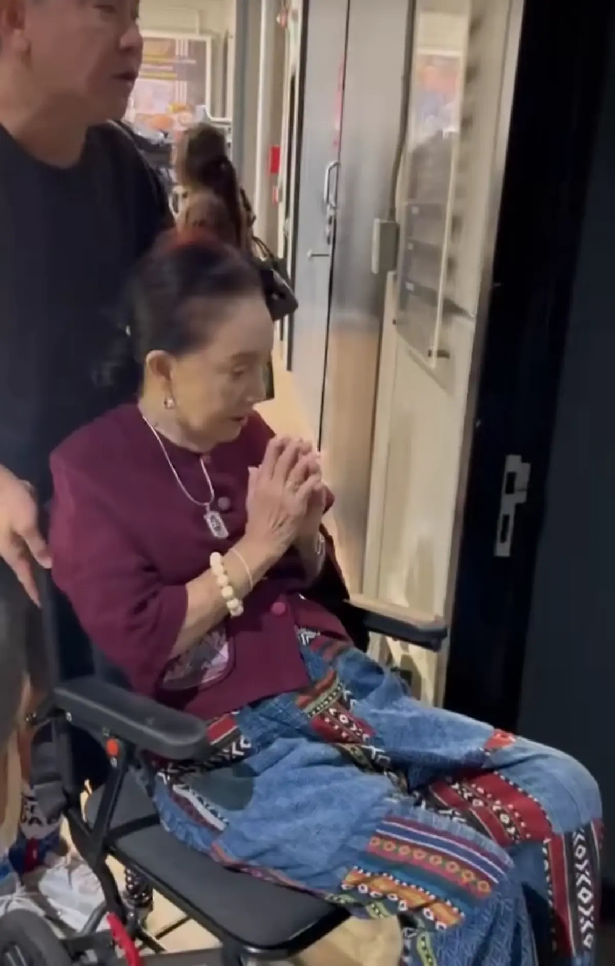 เปิดภาพล่าสุด มี้ พิศมัย นั่งวีลแชร์ สาเหตุทำแฟน ๆ ยิ่งเป็นห่วง