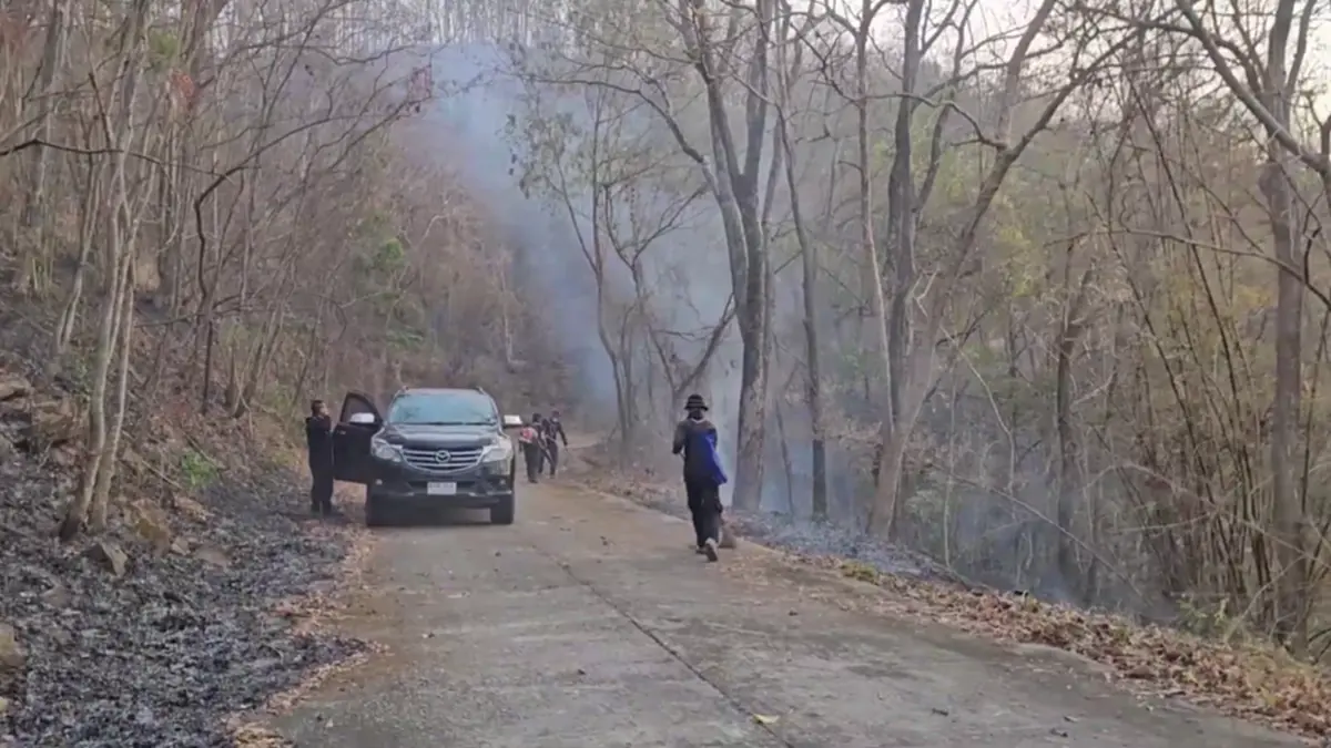 หลวงพ่อหนักใจ! ชาวบ้านเผาป่าหาผักหวาน ทำดอยม่วงคำวอด 60 ไร่