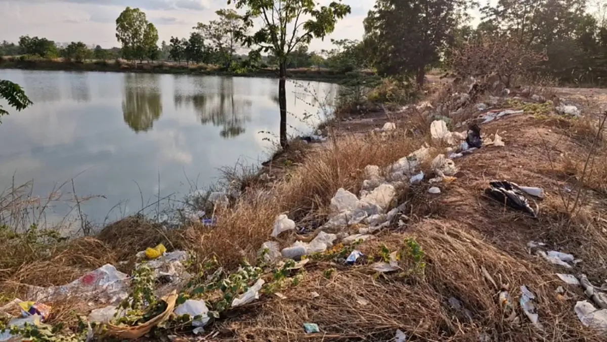 ชาวบ้านหลุ่งประดู่โวยบ่อขยะพิษ จี้นายก อบต. ใหม่เร่งย้าย