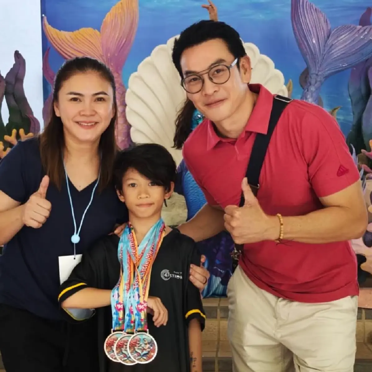 สุดภูมิใจ ลูกชายพระเอกดัง โชว์ฟอร์มเทพ คว้า 7 เหรียญว่ายน้ำ