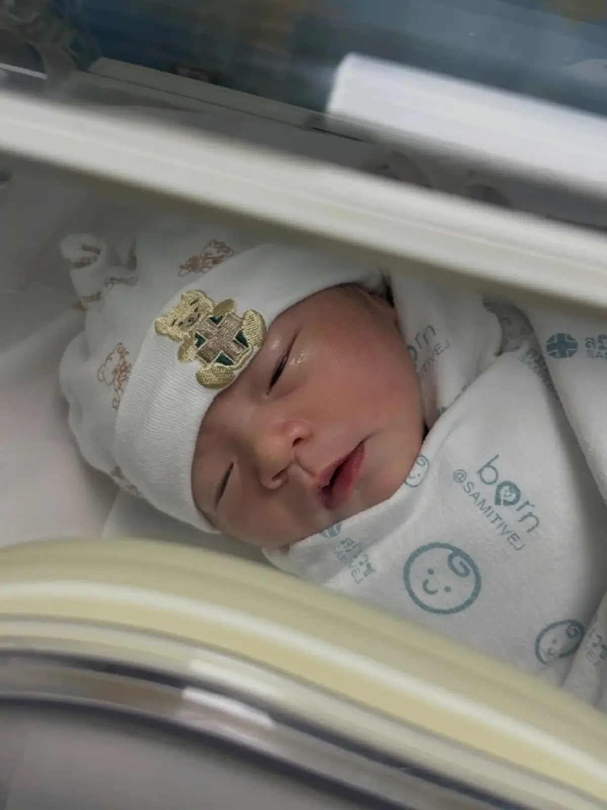 กลั้นน้ำตาไม่อยู่! อยู่ข้างภรรยา 12 ชม. ช่วยทำคลอดลูกคนแรก