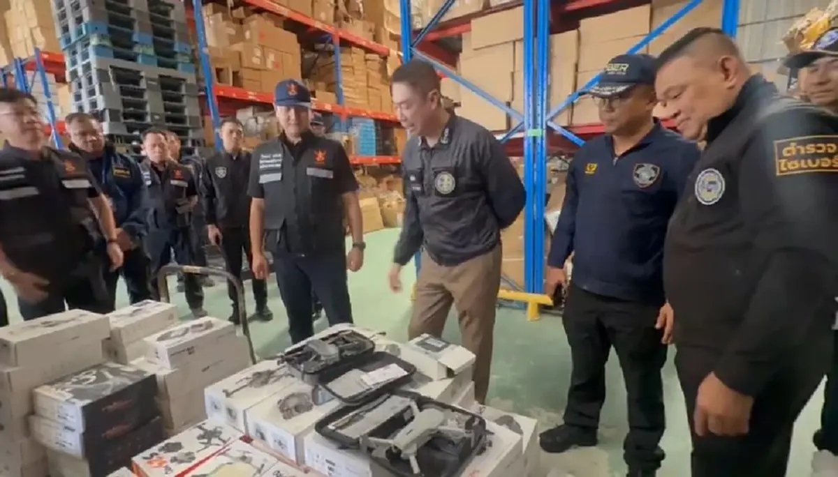 บุกโกดังโดรนเถื่อน ลอบนำเข้าจากจีน ยึด 5 ล้าน ภัยความมั่นคง