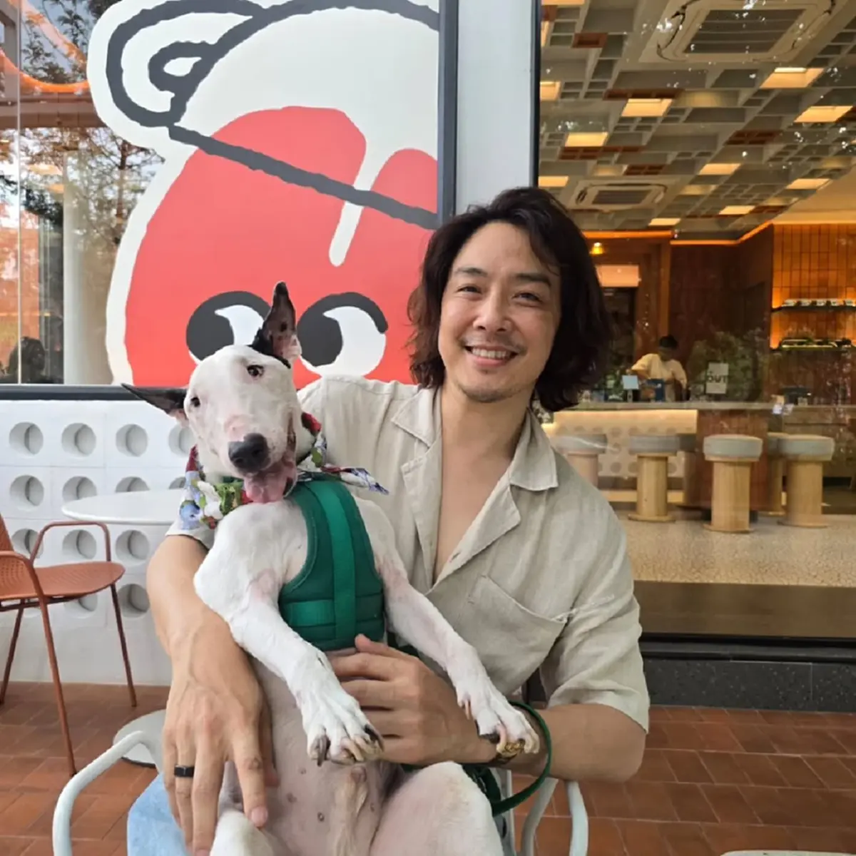 เกิดอะไรขึ้น นักร้องดัง วูบล้มกระแทกพื้น ค่ายออกแถลงด่วน