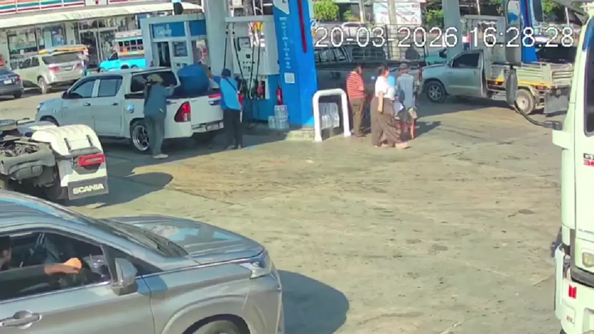 กระบะหลอกเติมดีเซล 100 ลิตรแล้วหนีลอยนวล ทิ้งภาระให้เด็กปั๊ม