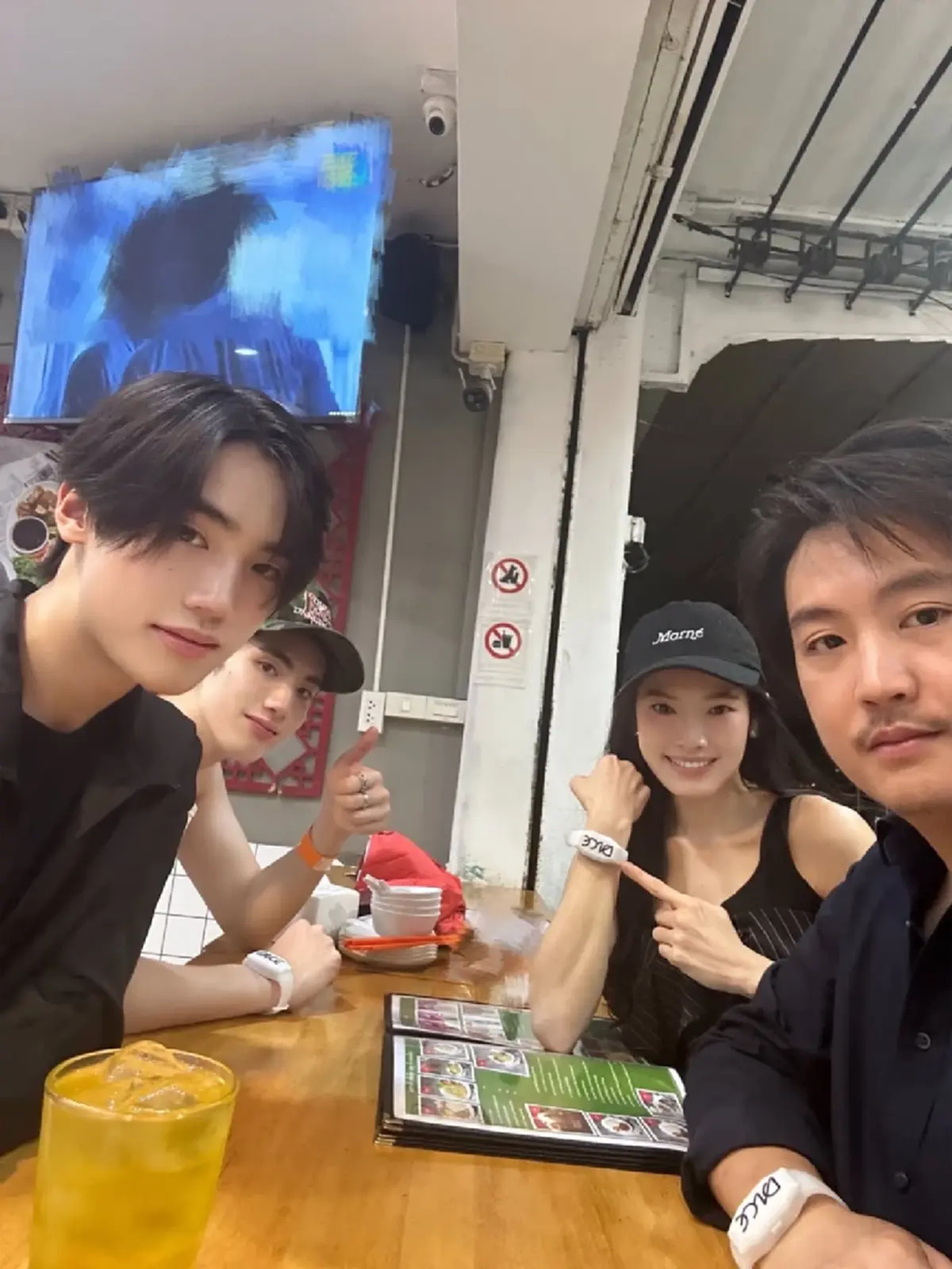 โซเชียลฮือฮา! ส่องคุณแม่ “ภูธัชชัย BUS” วัยเลข 4 หน้าเด็กมาก