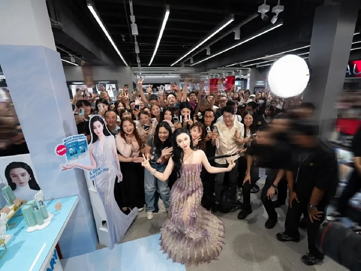 “ฟ่านปิงปิง” ลัดฟ้าเยือนไทย เปิดตัวแบรนด์ดัง ออร่าสะกดทั้งสยาม