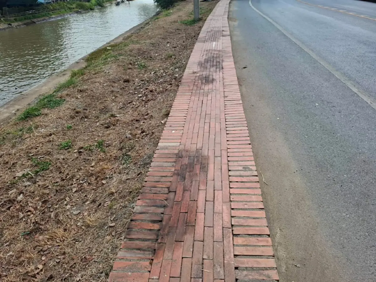 อยุธยาเร่งลบสีสเปรย์จองที่หน้าวัดดัง ปกป้องภาพลักษณ์มรดกโล