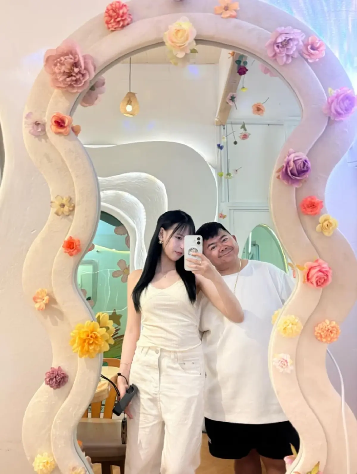 หวานไม่พัก! “โก๊ะตี๋” โพสต์ช็อตเด็ด “ใบมิ้นต์” หอมแก้มฟอดใหญ่ 