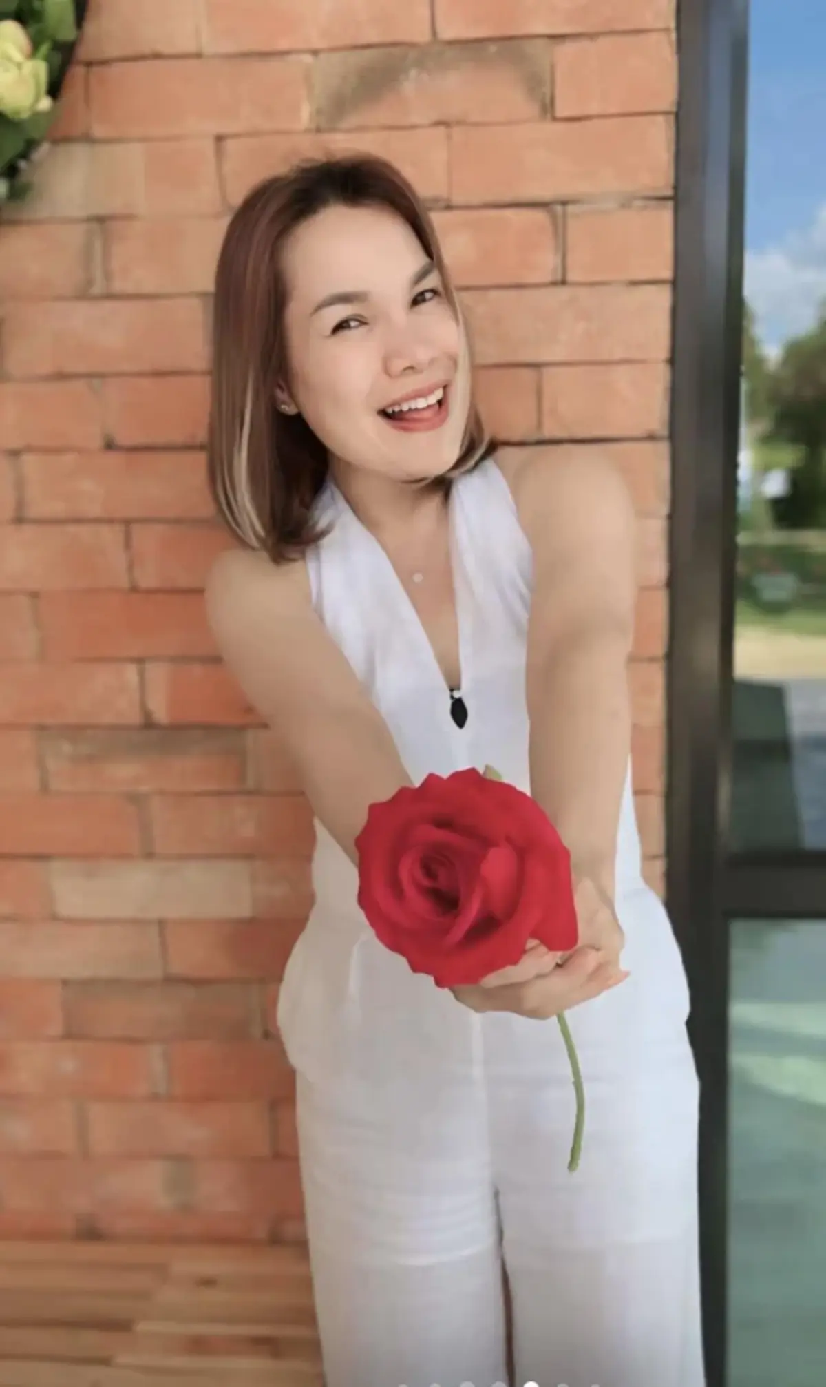 หวานไม่เบา แม่เจนนี่ เปิดตัวชายปริศนา ซีนลูบหัวทำโซเชียลฮือฮา