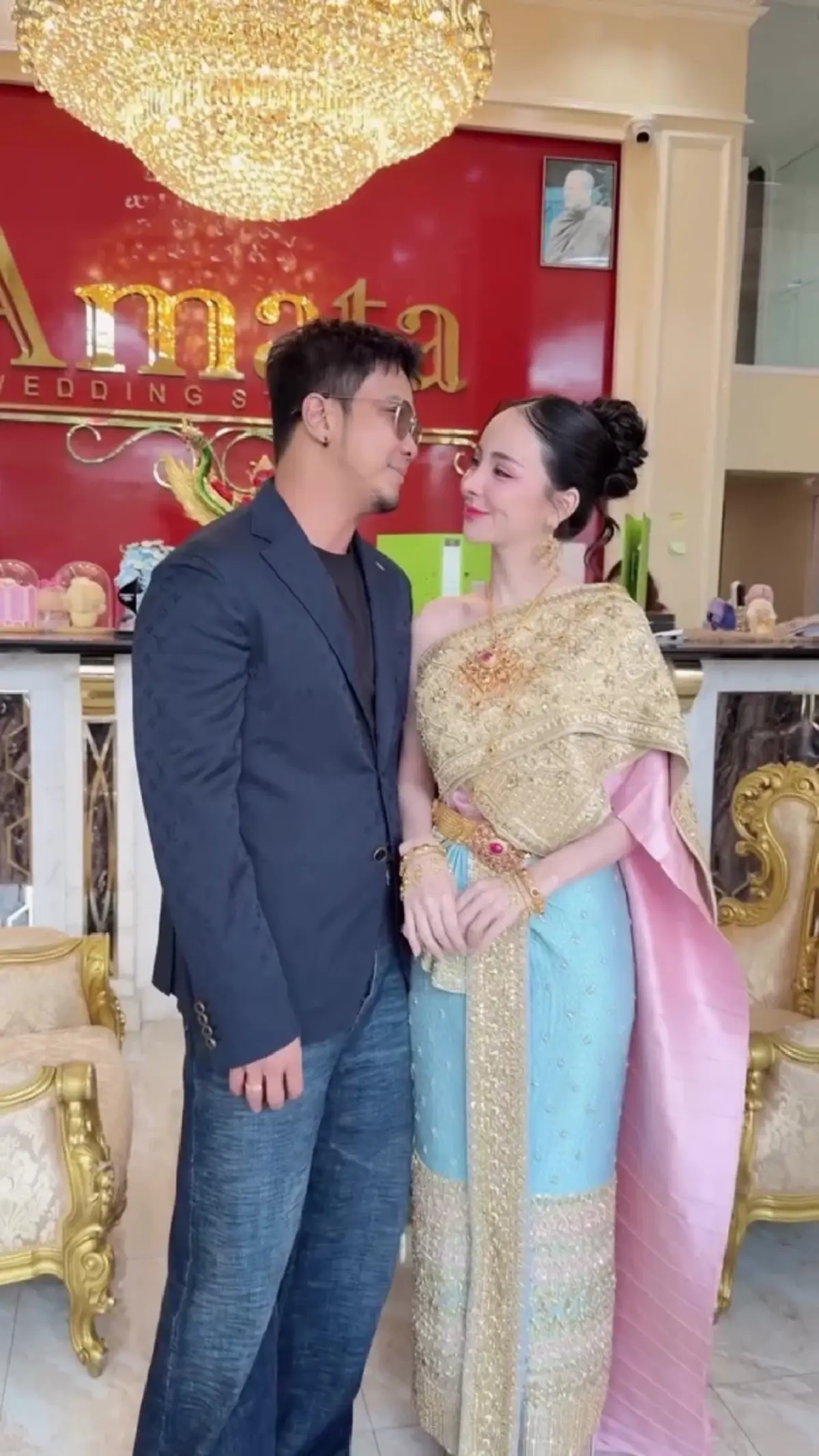 ฮือฮาภาพชุดวิวาห์ หนุ่ม กะลา – จ๊ะโอ๋ งามพริ้งงดงามเหมือนงานแต่ง