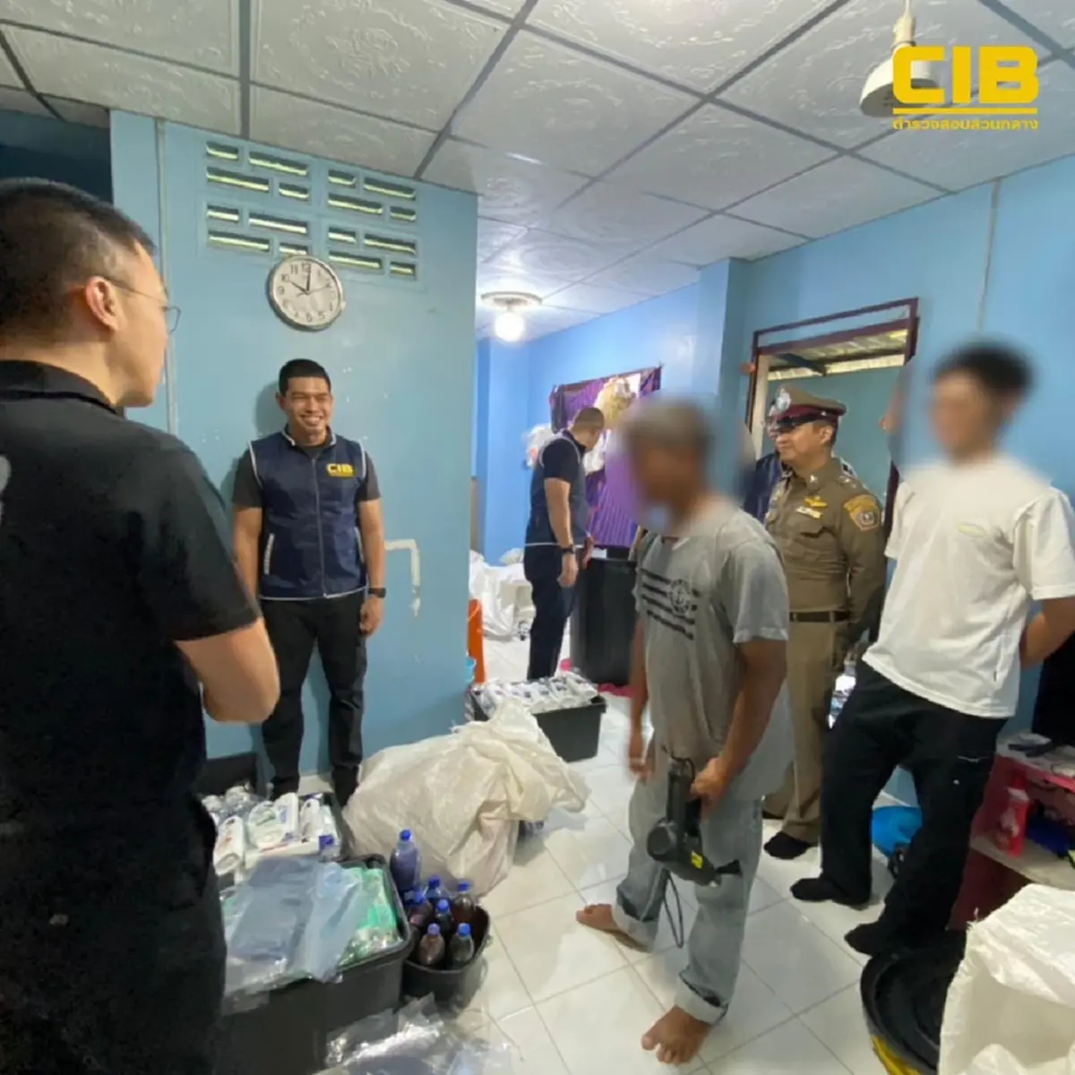 จับลุงแสบ ผสมสูตร แชมพูกวนมือ ปลอมแบรนด์ดัง ตระเวนขายตามตลาดนัด