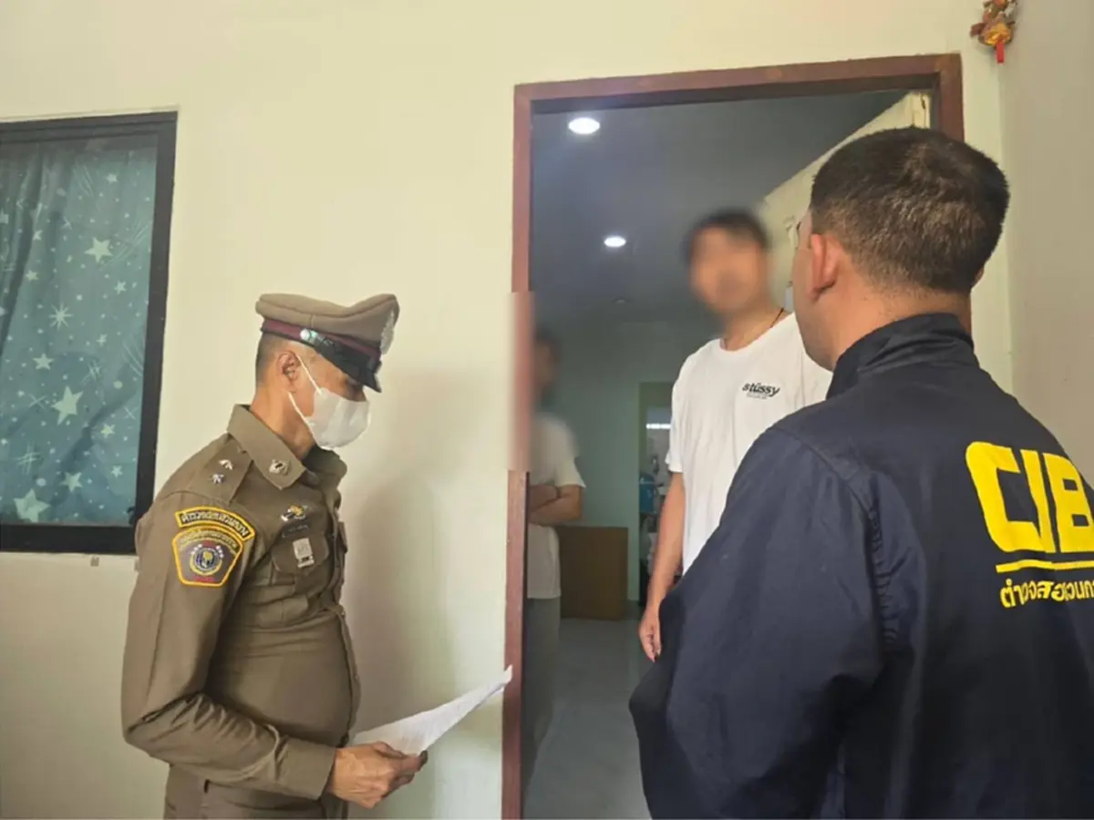 บุกจับคาไลฟ์ พ่อค้าออนไลน์ขายกระเป๋าหรูแบรนด์เนมปลอม