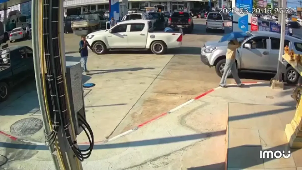 กระบะหลอกเติมดีเซล 100 ลิตรแล้วหนีลอยนวล ทิ้งภาระให้เด็กปั๊ม