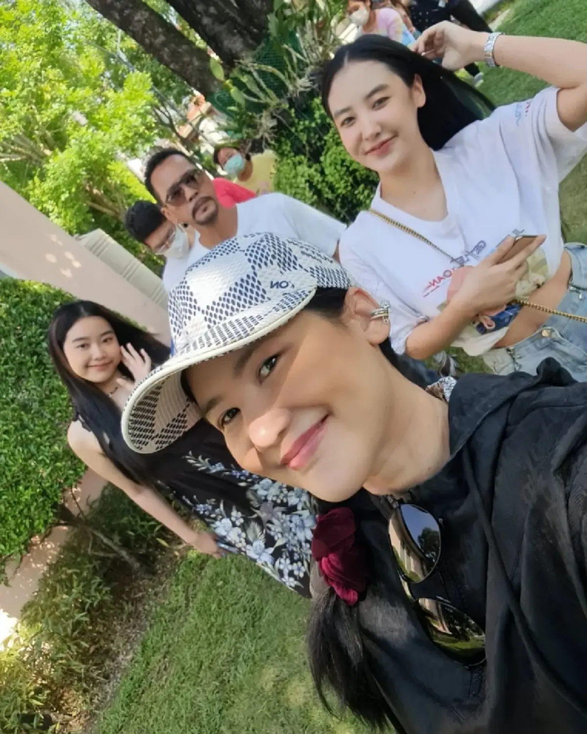 ลูกสาว “เท่ง เถิดเทิง” โตแล้วสวยสะพรั่ง ลุคซีทรูเบาๆ ทำไอจีร้อน