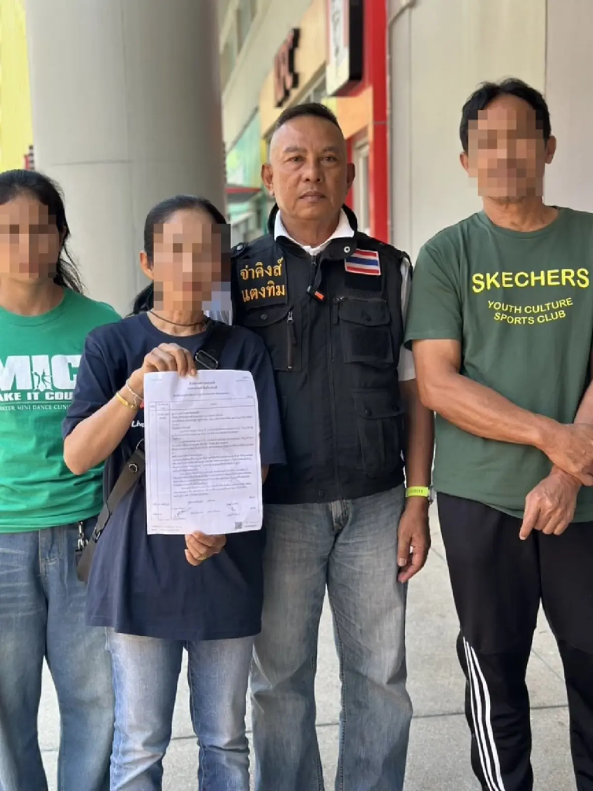 แม่ค้าก๋วยเตี๋ยว ร้อง จ.ส.อ. คุกคาม ขู่ยกครัว ปมขัดแย้งตำรวจหญิง