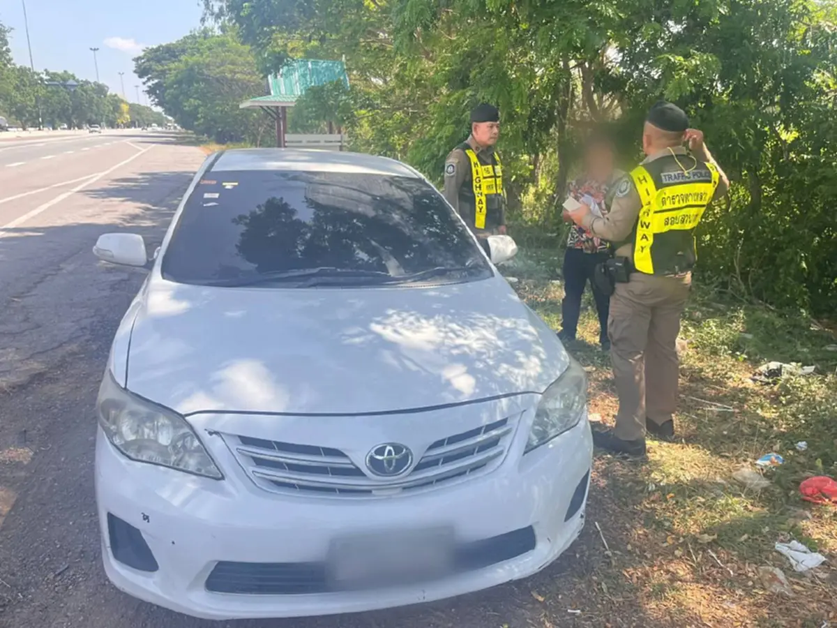 จับชายปลอมป้ายภาษีรถยนต์ ใช้ป้ายภาษีมอเตอร์ไซค์ตบตา