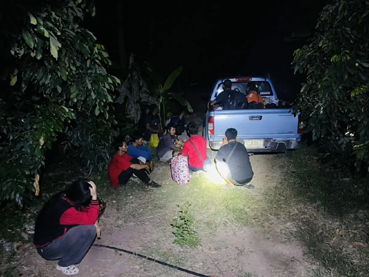 กองทัพเรือสกัดขบวนการลอบเข้าเมืองหนีความอดอยากจากกัมพูชา