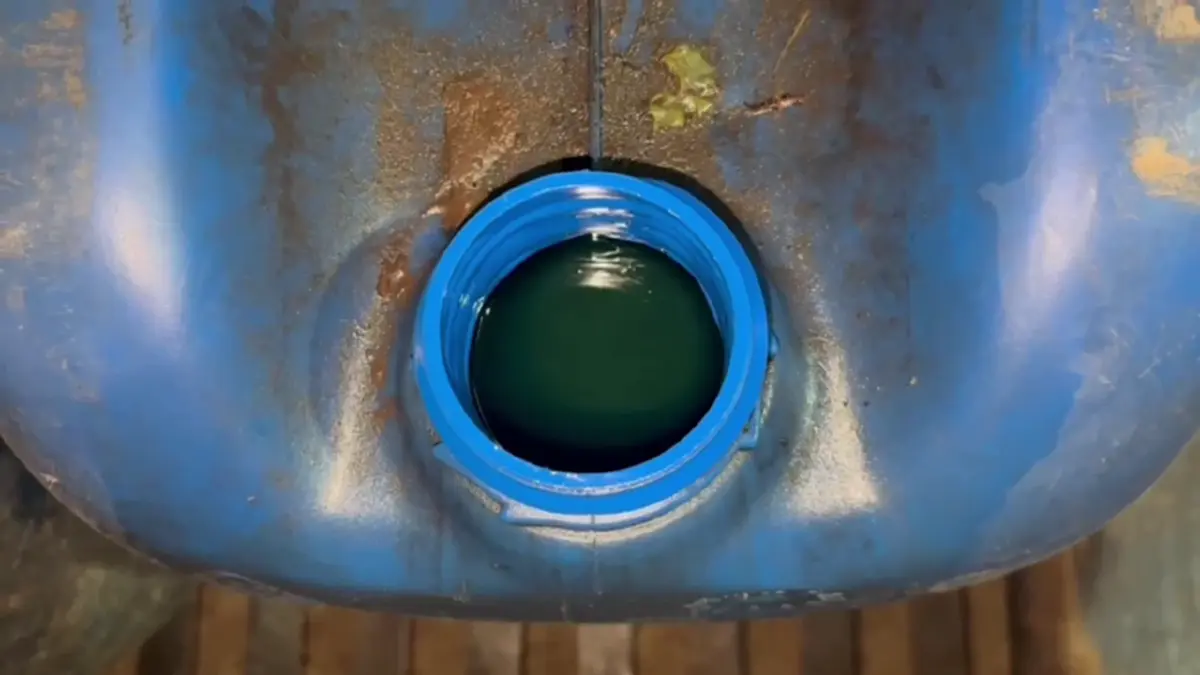 สังขละบุรีเข้ม! รวบหนุ่มพม่าลอบขนดีเซลพรางผ้าห่มส่งออก