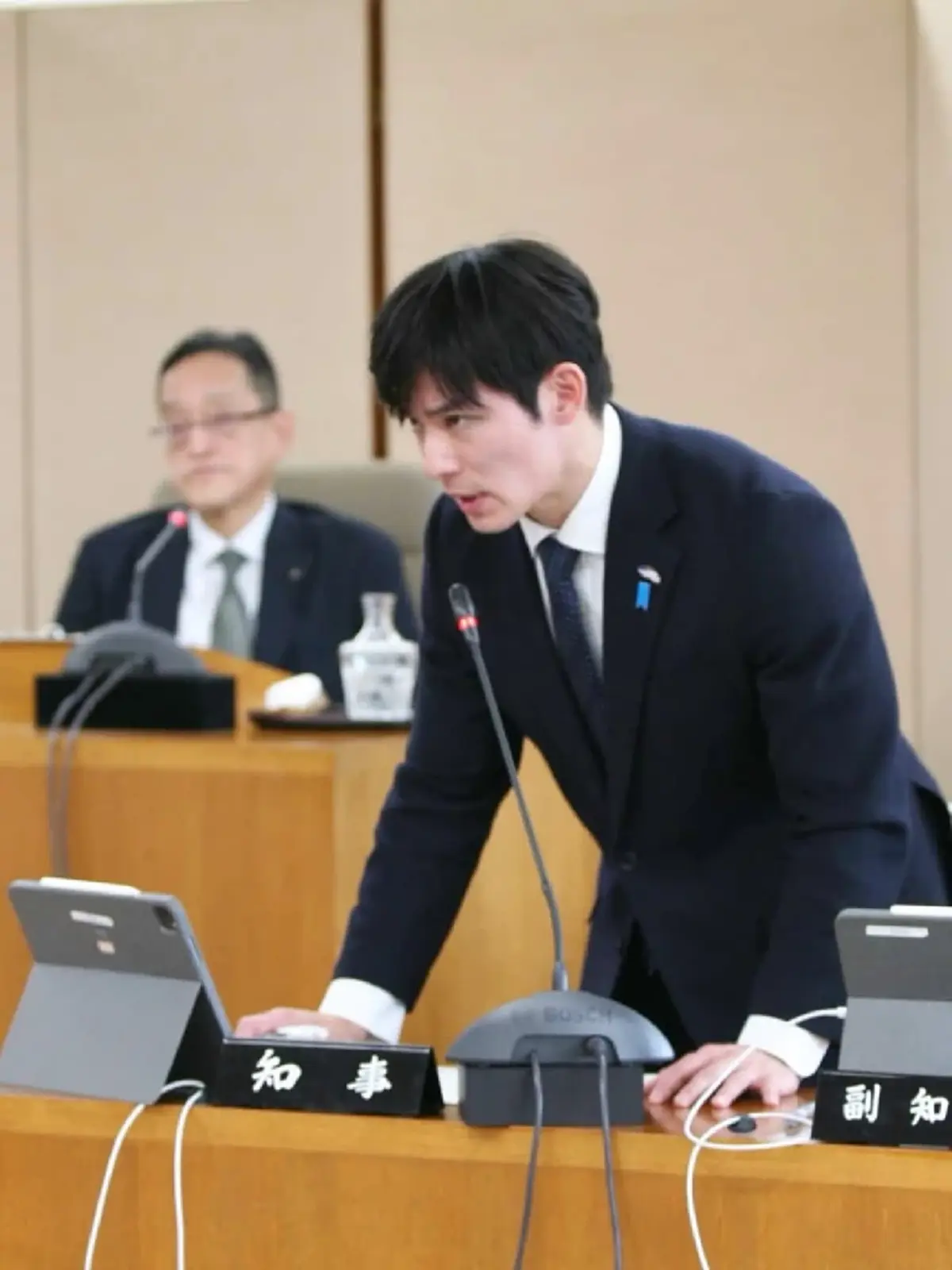 ไวรัลทั้งประเทศ  หนุ่ม วัย 35 ปี ผู้ว่าฯฟุกุอิคนใหม่ หล่อโปรไฟล์ปัง