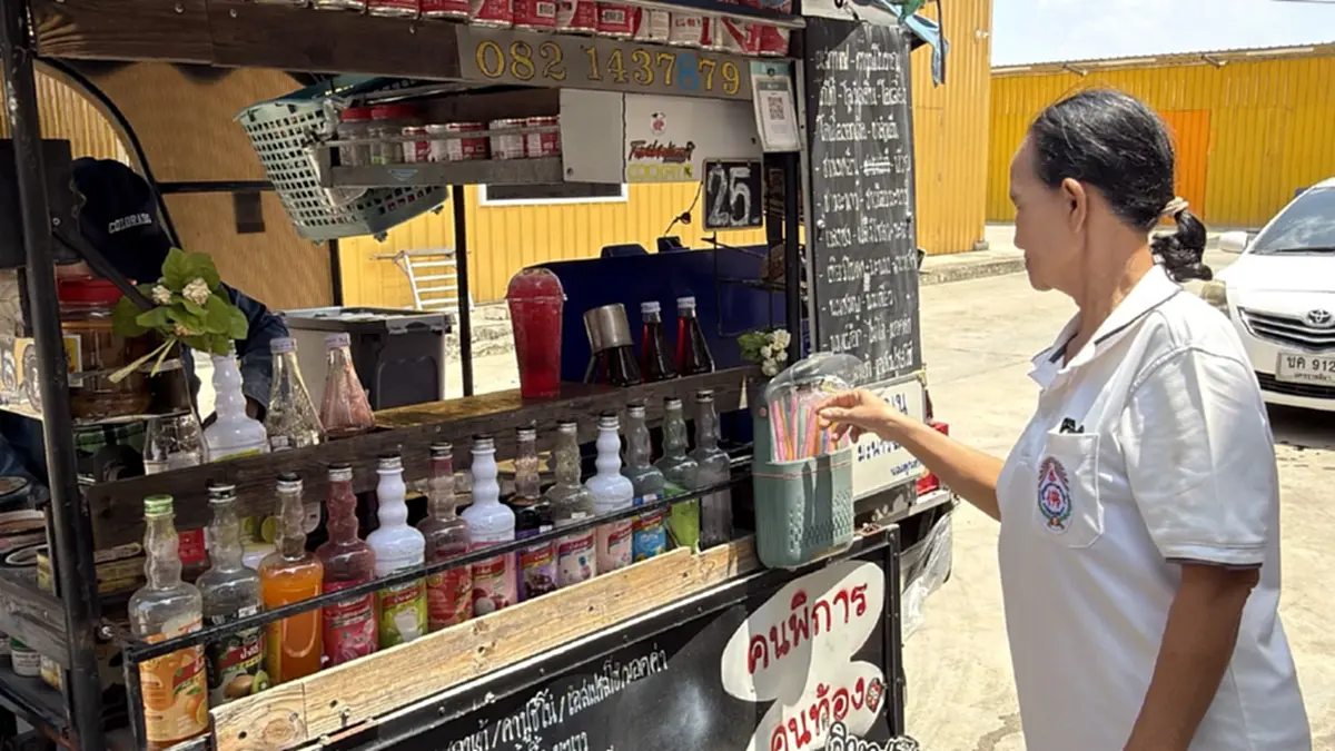 พ่อค้าโคราชขายกาแฟราคาบุญที่ฮุก 31 ส่งกุศลช่วยลูกป่วยดาวน์