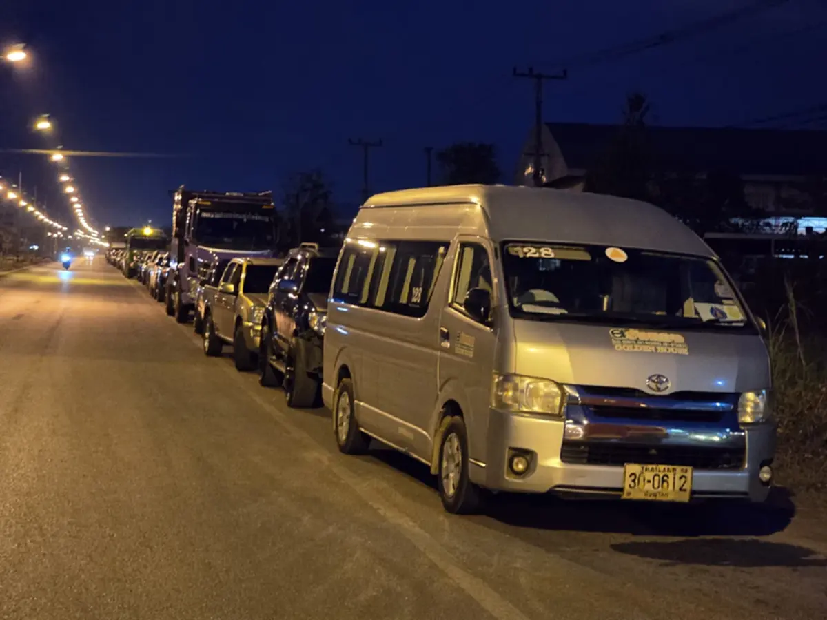 น้ำใจเจ้าของปั๊มกำแพงเพชรแจกน้ำเต้าหู้ฟรีปลอบใจคนรอคิวน้ำมัน