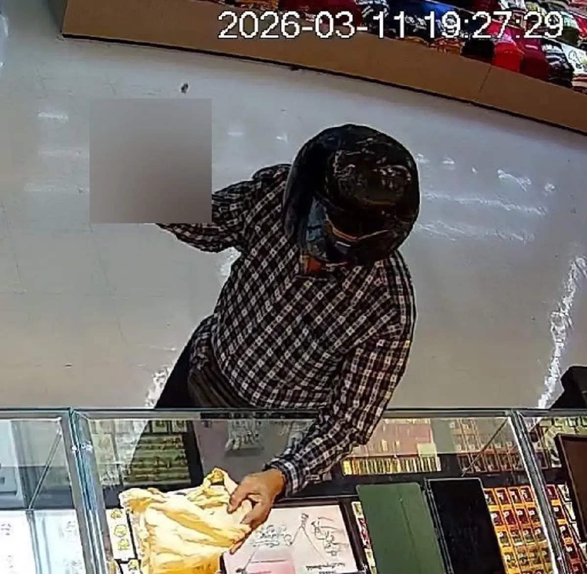 คนร้ายบุกเดี่ยวชิงทองกว่า 20 เส้น เตรียมพร้อมอาวุธ - ถุงพลาสติก