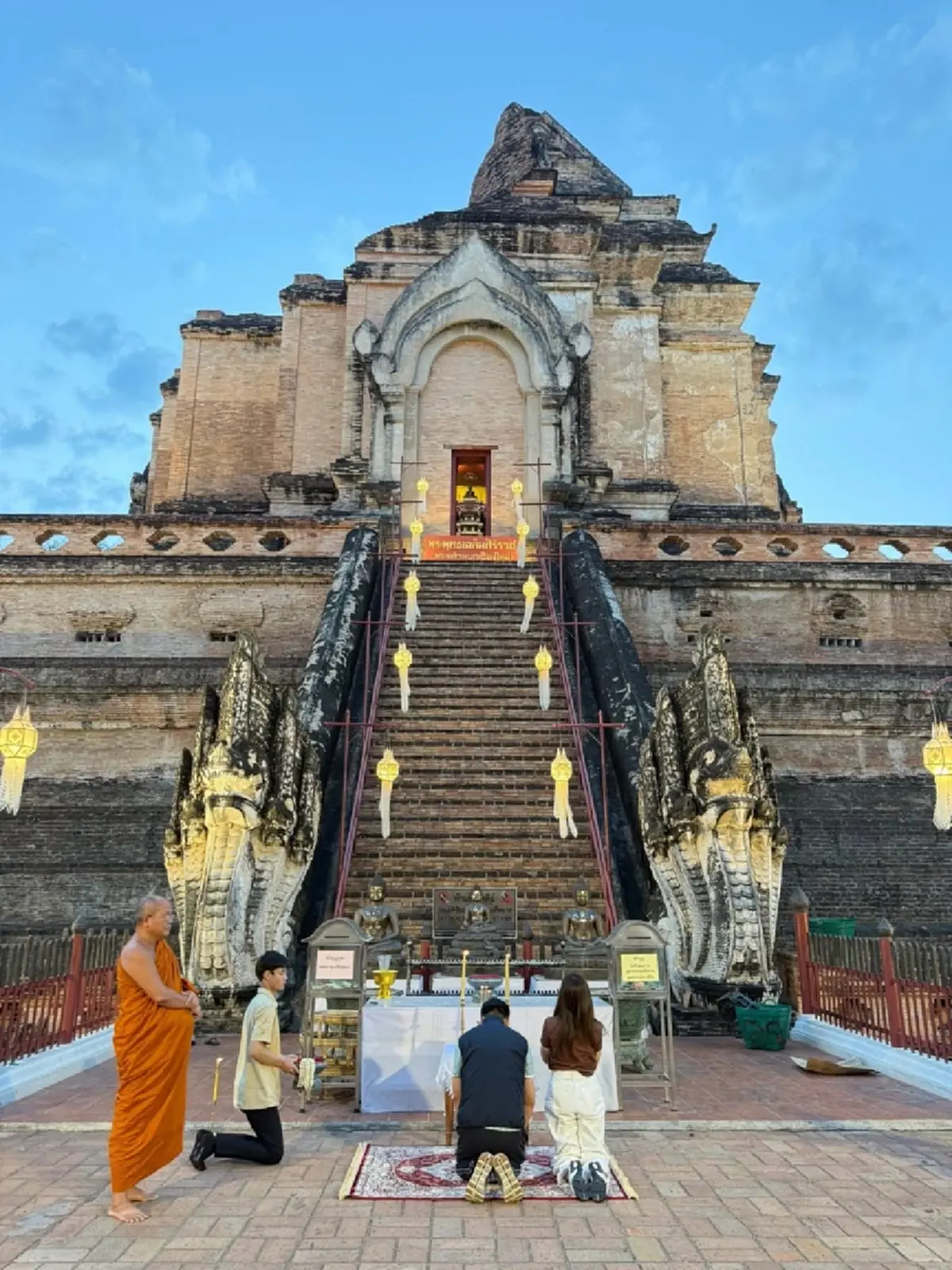 ทะเบียนรถตุ๊กๆ นายกฯอนุทิน นั่งมาสักการะวัดพระธาตุเจดีย์หลวง