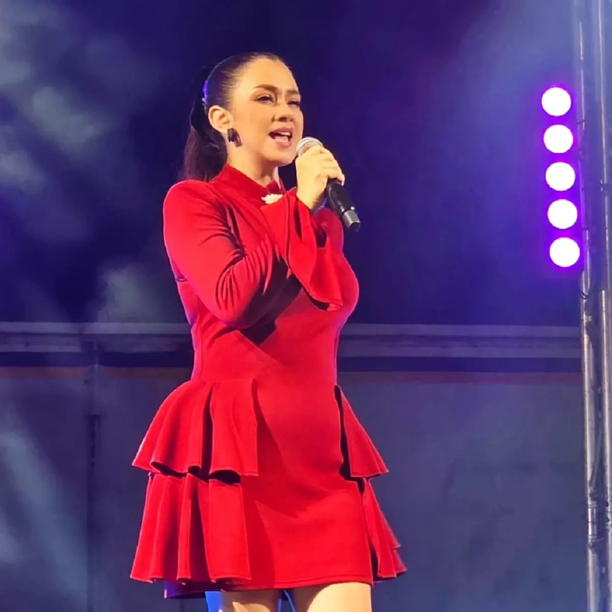 วัย 50+ ยังเป๊ะ นักร้องสาว อวดลุคล่าสุด สวยออร่า กาลเวลาเอาไม่อยู่