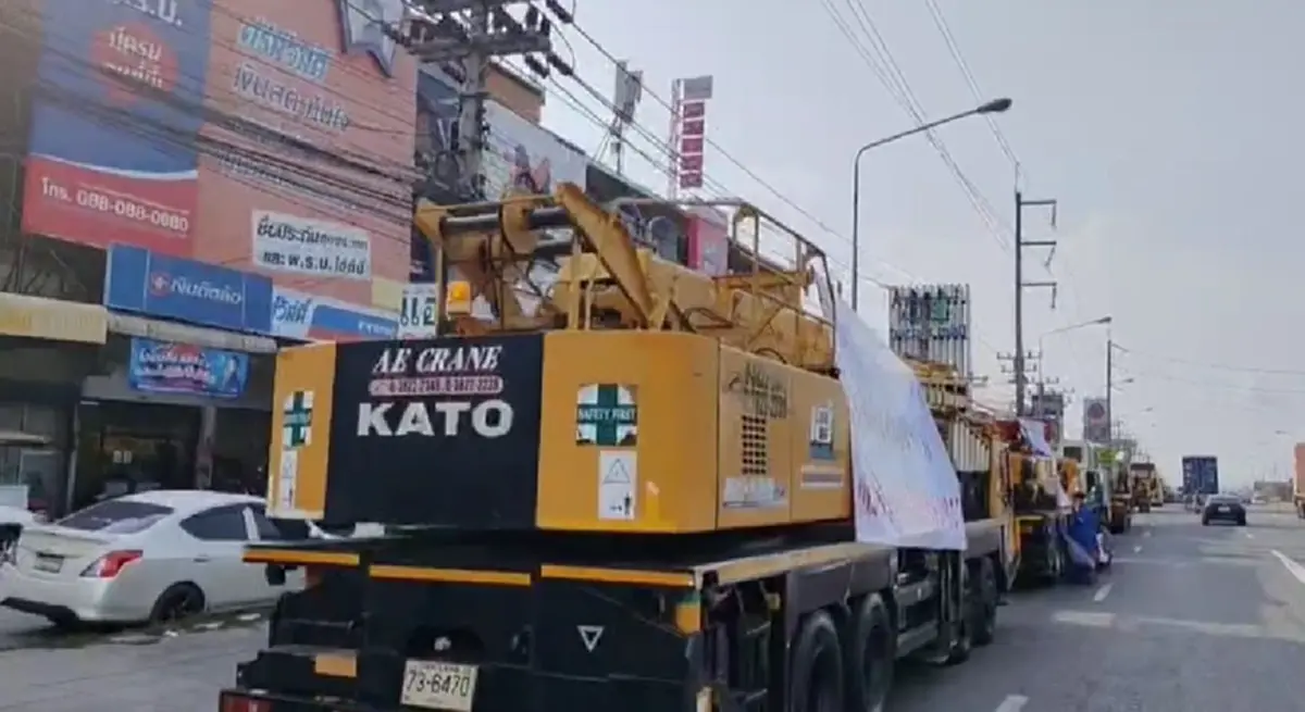 รถบรรทุกบุกแหลมฉบัง จี้รัฐสางปัญหาน้ำมันแพงและขาดแคลน