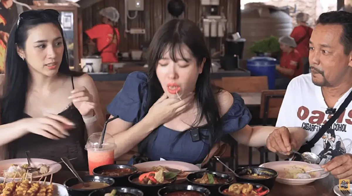 นาทีชีวิต ดาราสาว-ยูทูบเบอร์ดัง ลูกชิ้นติดคอ ขณะถ่ายรายการ 