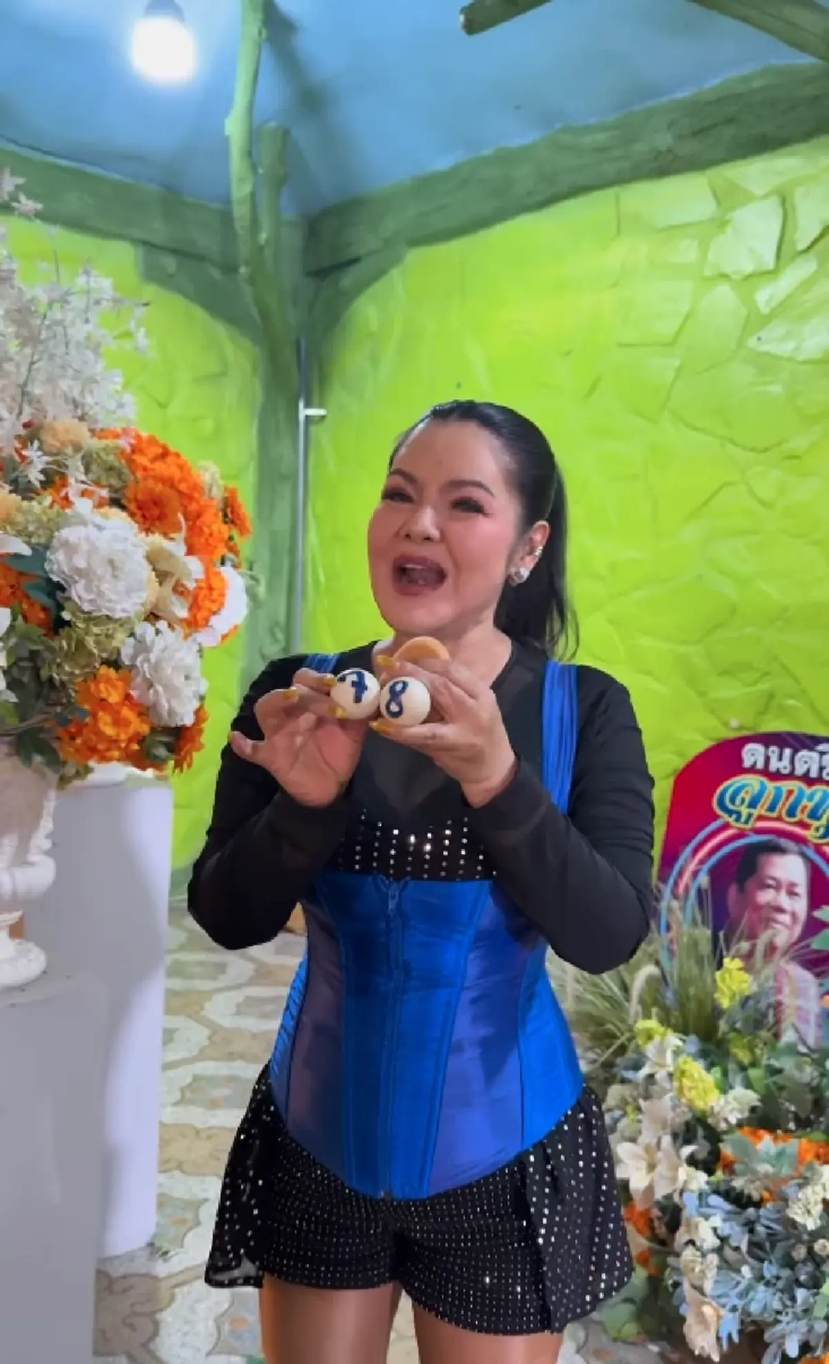 "ฮาย อาภาพร" ล้วงไหหยิบลูกปิงปอง งานรำลึกพ่อไวพจน์ เพชรสุพรรณ