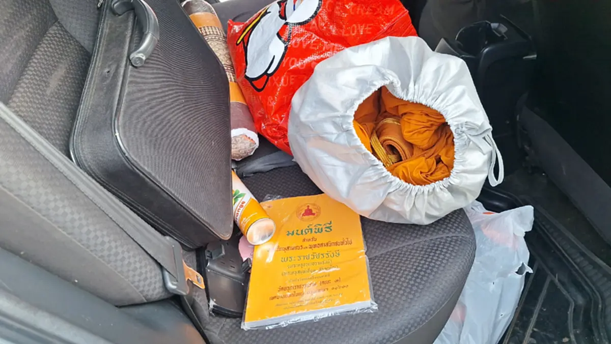 จีวรเต็มรถ! พระลูกวัดกาญจน์ เมาแล้วขับซิ่งเก๋งชน จยย. เจ็บ 1 ราย