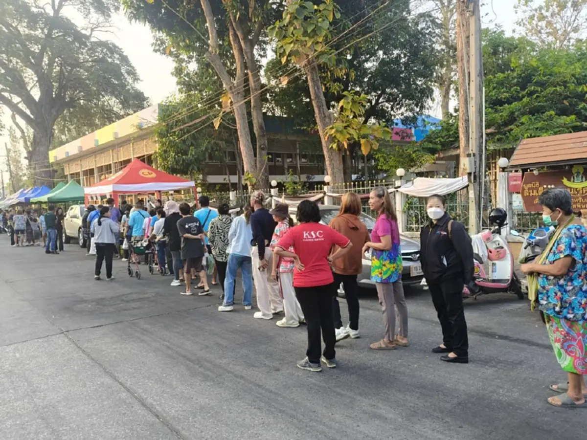 พาณิชย์พิษณุโลกจัดหมูสดธงเขียว 2 กิโล 100 บาท ช่วยลดค่าครองชีพ