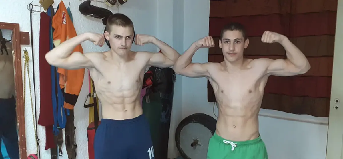 จากไวรัลเด็กเล่นกล้าม สู่วัยรุ่นสุดแกร่ง เปิดภาพล่าสุด 2 พี่น้อง 