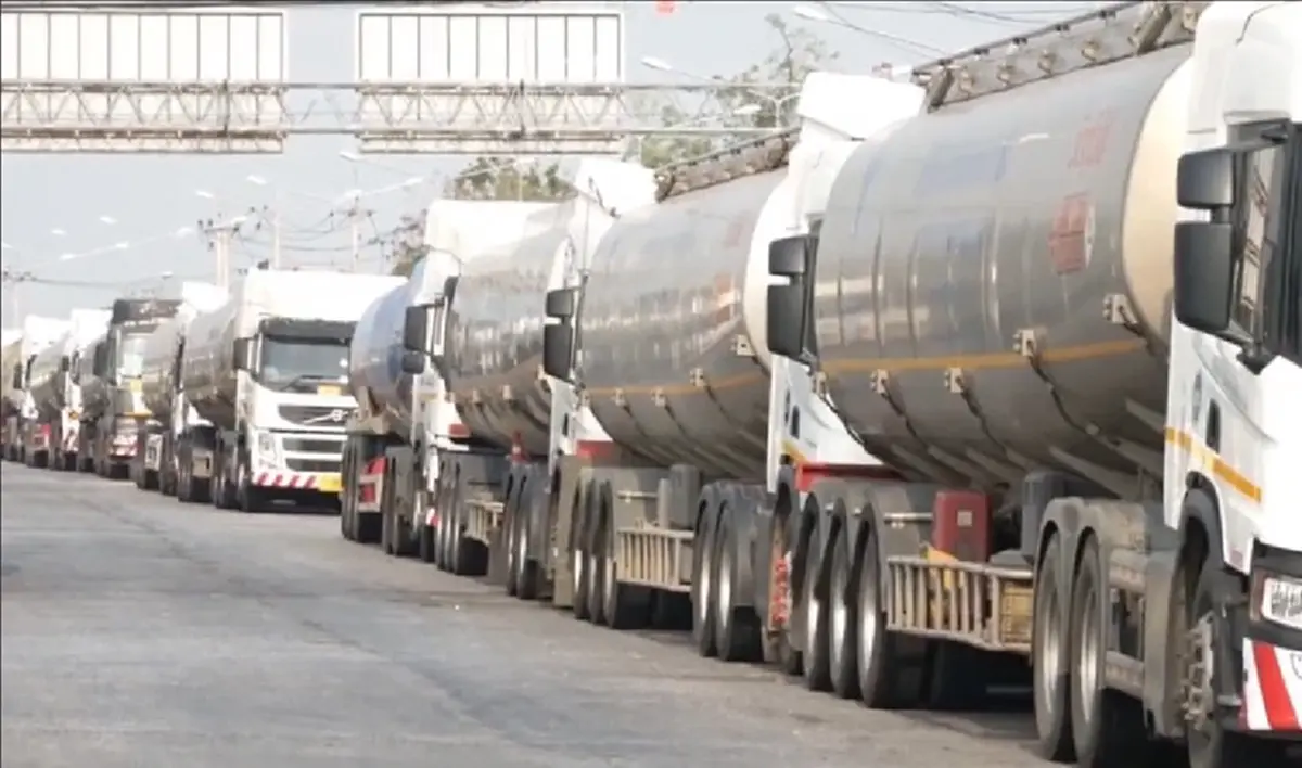 มุกดาหารรถน้ำมันค้างด่าน 40 คัน เร่งระบายออก สปป.ลาว หลังติดวันหยุด