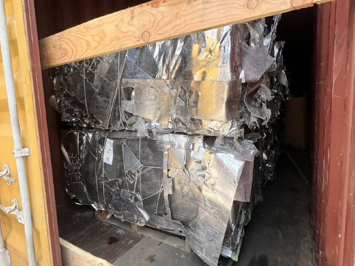 บุกแหลมฉบัง! อายัดขยะพิษ 18 ตู้ สำแดงเท็จตบตาเจ้าหน้าที่