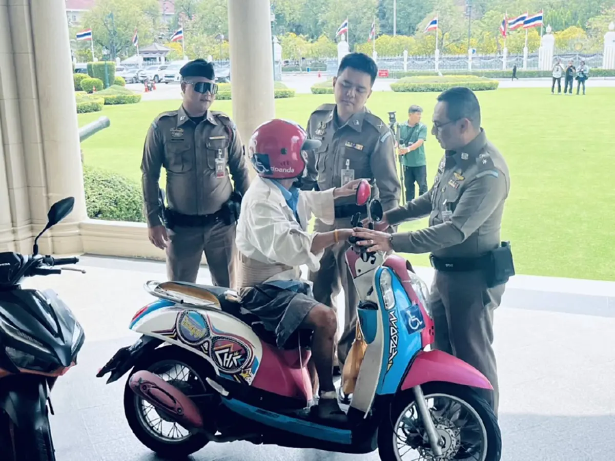 ชายปริศนาฝ่าด่านทำเนียบ บีบแตรเรียก "อนุทิน" รู้ประวัติแล้วตกใจ