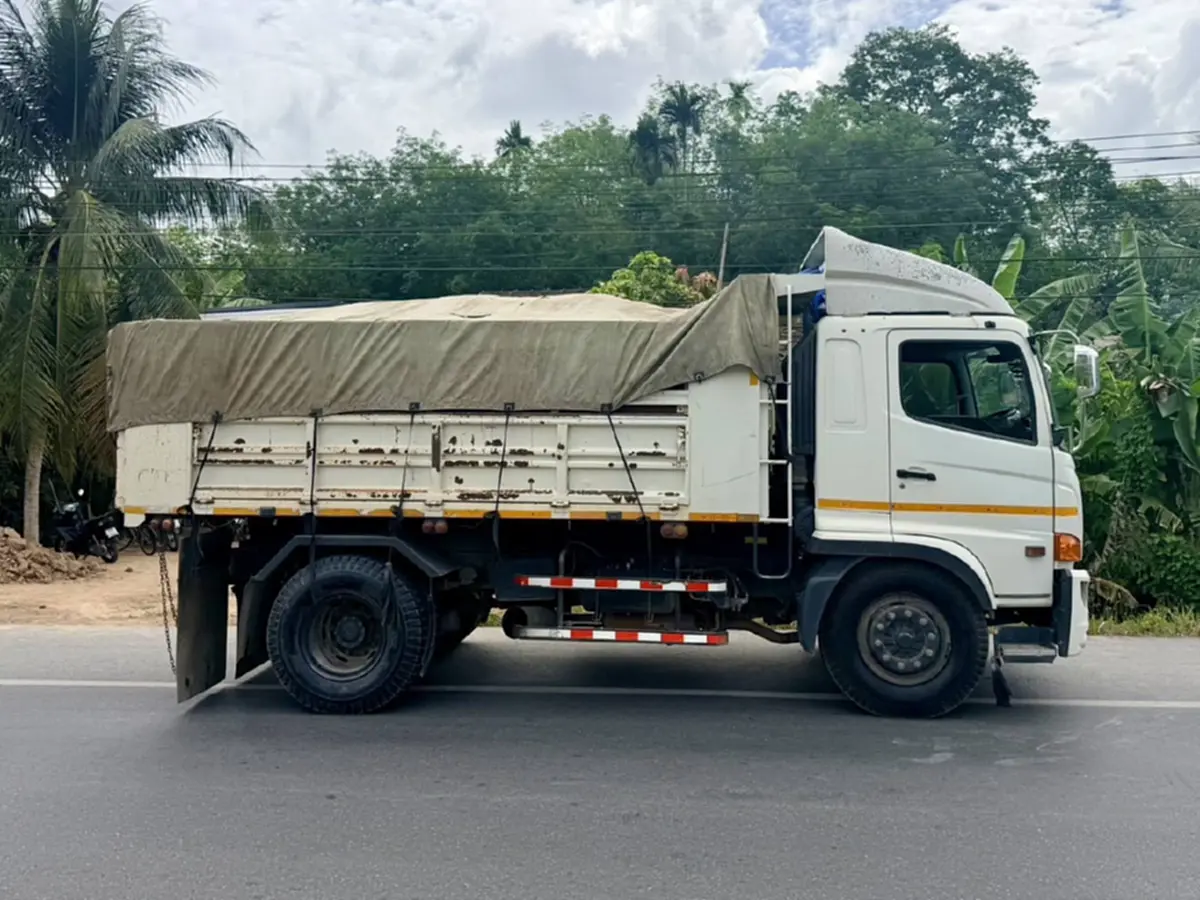 บรรทุกหินเกินพิกัดเกือบ 10 ตัน! ตำรวจทางหลวงยะลาจับคนขับหกล้อ